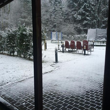 de bron Villa Beringen Buitenkant foto