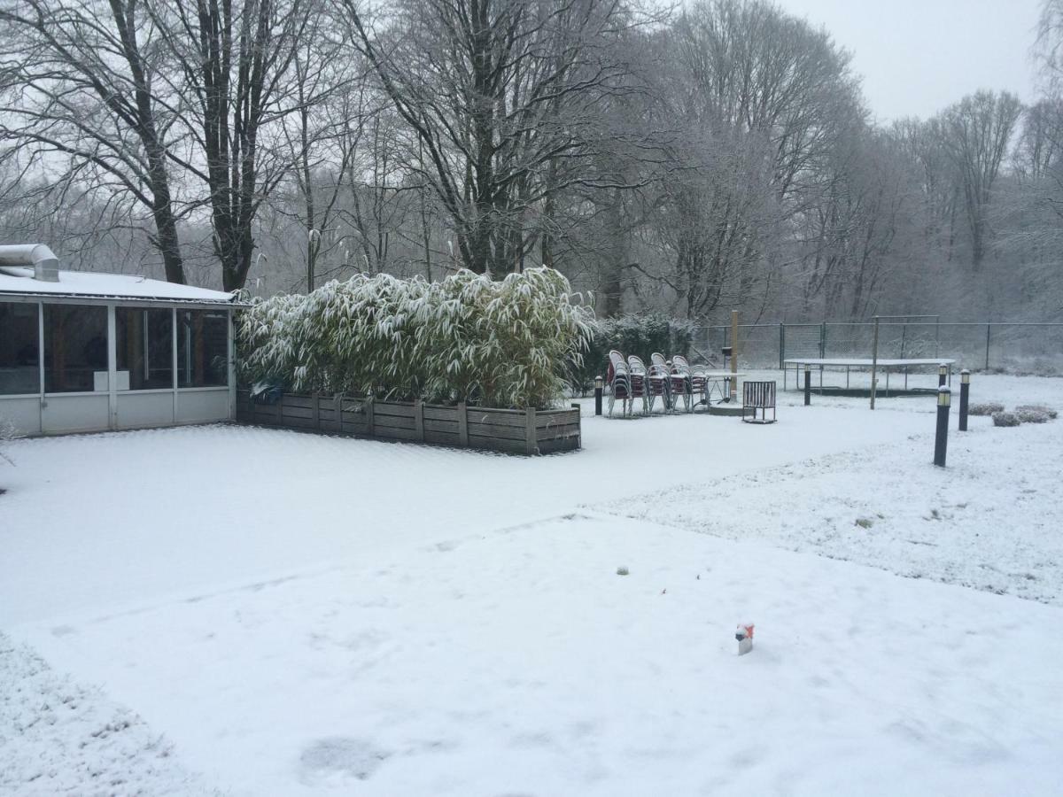 de bron Villa Beringen Buitenkant foto