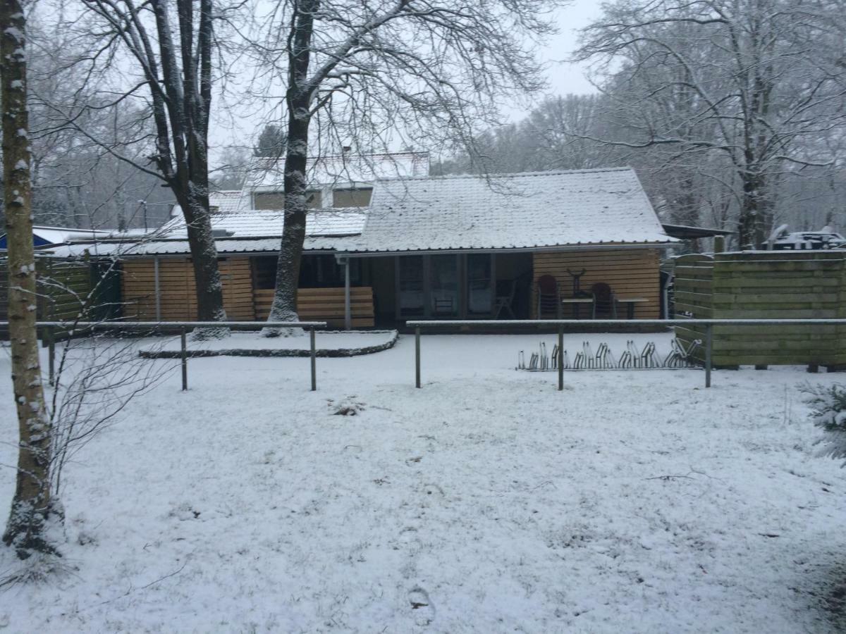 de bron Villa Beringen Buitenkant foto