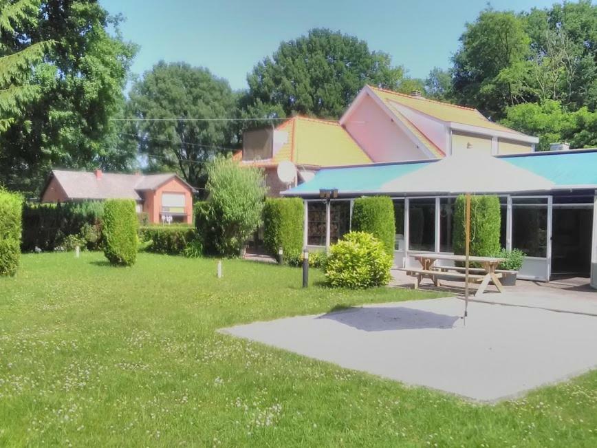 de bron Villa Beringen Buitenkant foto