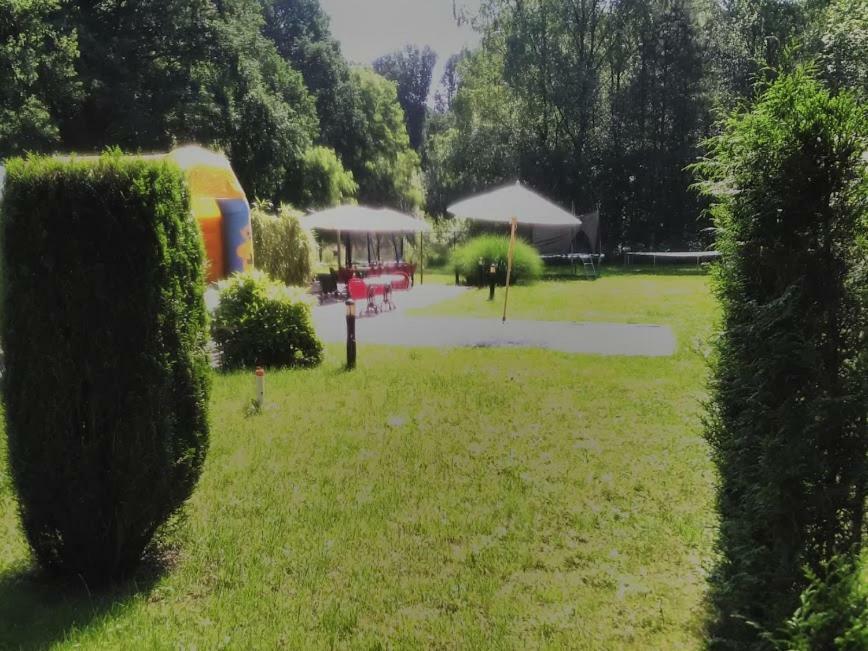 de bron Villa Beringen Buitenkant foto